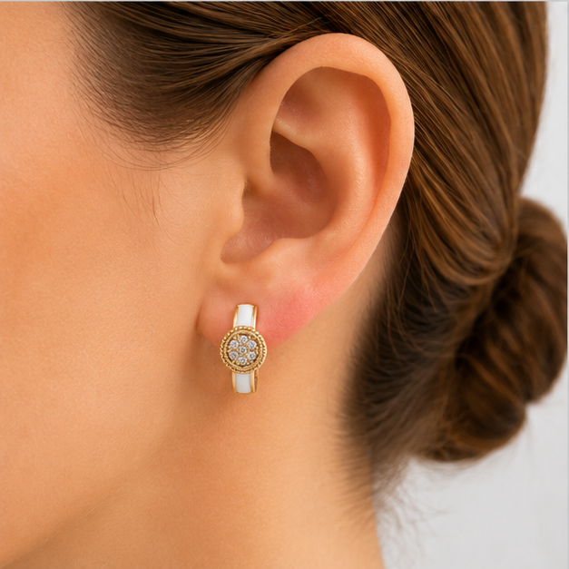 Aretes Huggie Blancos con Zirconias Oro Laminado 18K | Princess Magic