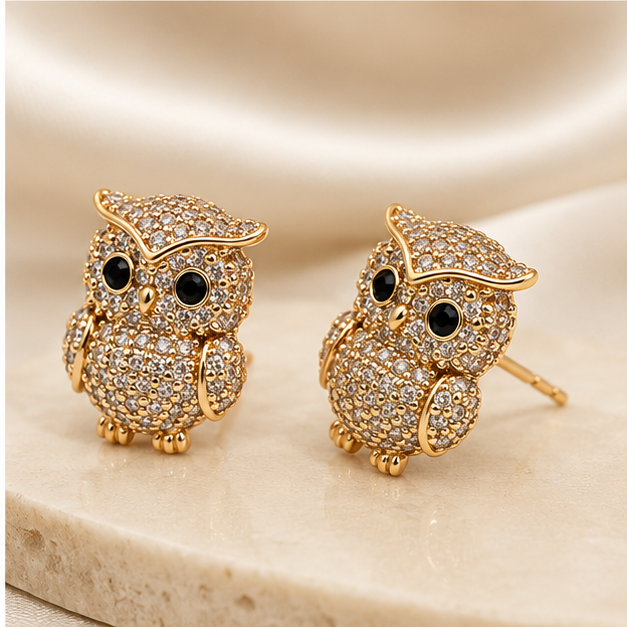 Aretes Broquel Oro Laminado Búho Imperial con Zirconias | Princess Magic