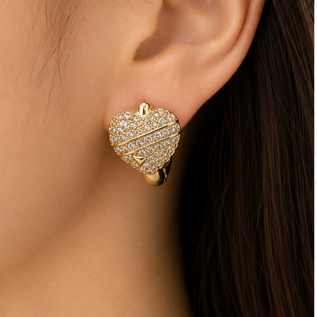 Arete Huggie Corazón con Zirconias Oro Laminado | Princess Magic