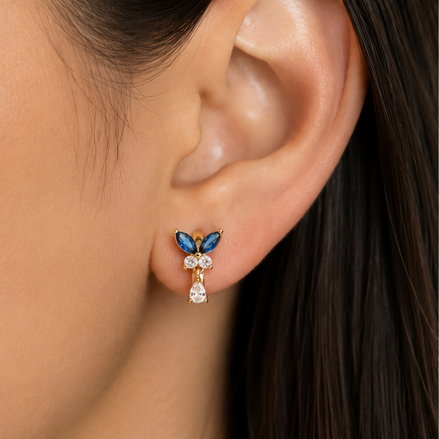 Arete Huggie Flor con Zirconias Verdes Oro Laminado | Princess Magic