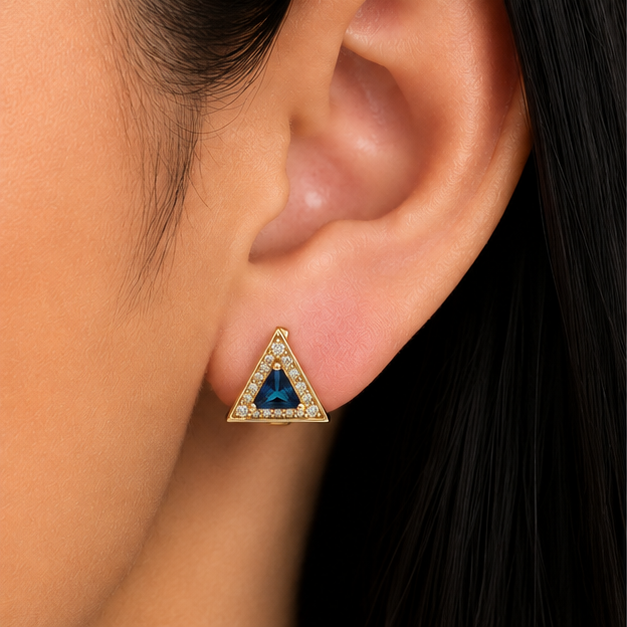 Arete Baby Triángulo con Zirconias Oro Laminado 18K | Princess Magic