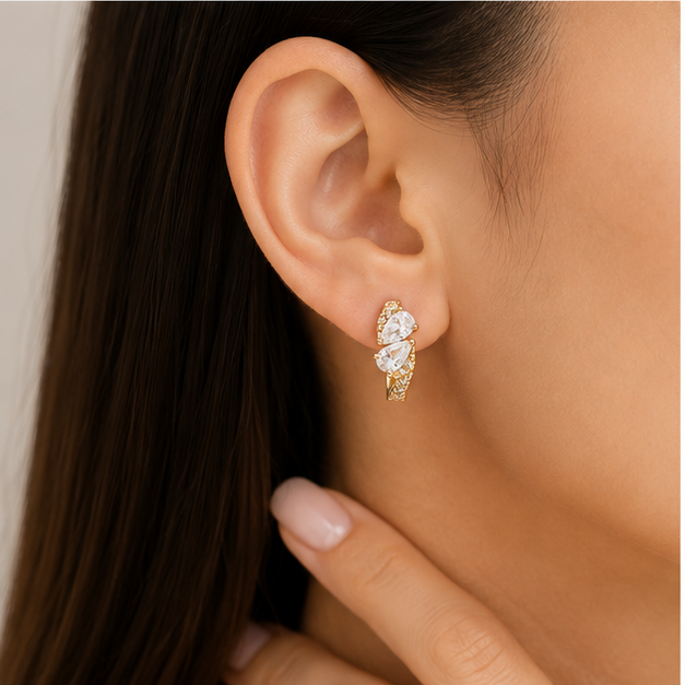 Arete Huggie Moño con Zirconias Oro Laminado | Princess Magic