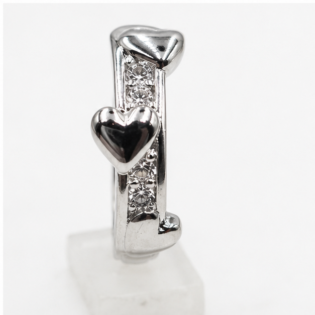 Aretes Huggie con Corazones | Laminado en Rodio