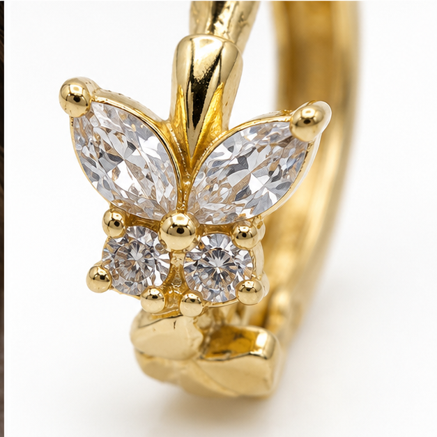 Arete Huggie Baby Mariposa con Zirconias | Oro Laminado