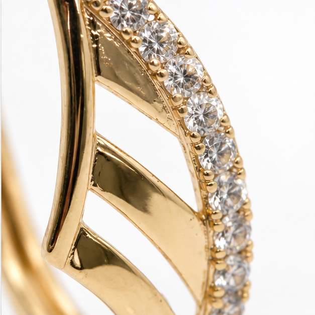 Aretes Curvos con Zirconias Oro Laminado 18K | Princess Magic