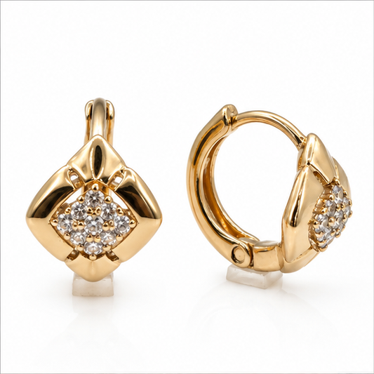 Aretes Huggie Corazón con Zirconias Oro Laminado 18K | Princess Magic
