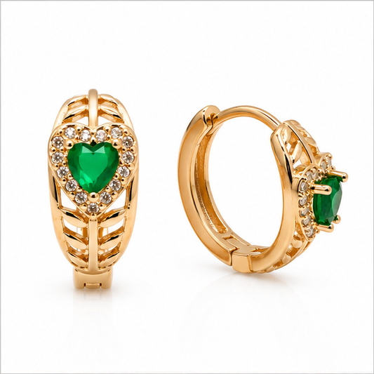Aretes Huggie Baby Corazón Verde con Zirconias Oro Laminado 18K | Princess Magic