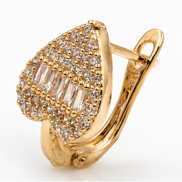 Aretes Huggie Oro Laminado As de Corazones con Zirconias | Princess Magic