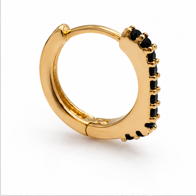 Huggie Baby Negro con Zirconias Oro Laminado 18K | Princess Magic