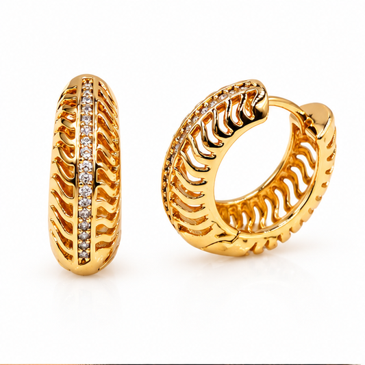 Aretes Huggie Oro Laminado Espiga Radiante con Zirconias | Princess Magic