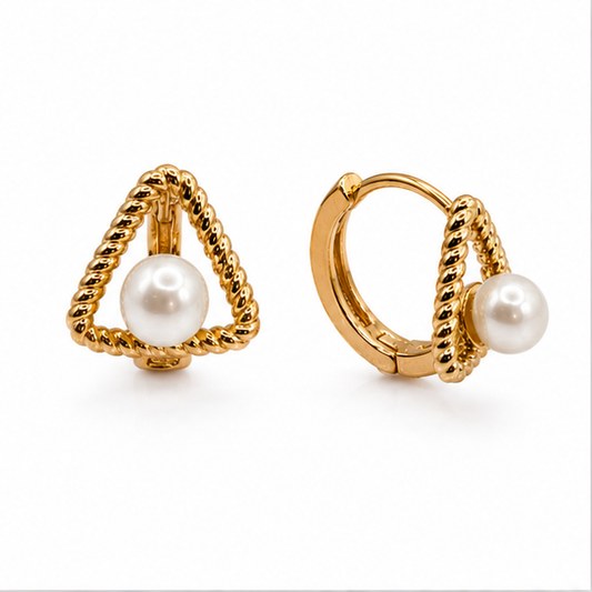 Aretes Huggie Triángulo con Perla Oro Laminado 18K | Princess Magic