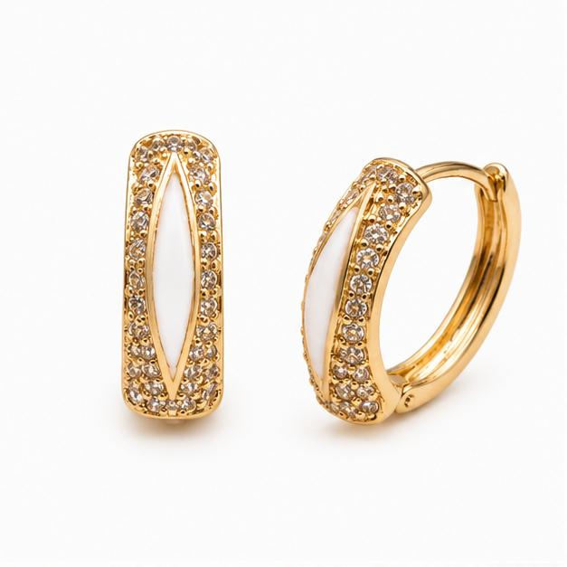 Arete Huggie con Zirconias y Esmalte Oro Laminado | Princess Magic