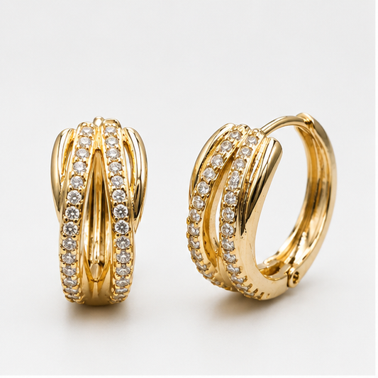 Arete Huggie Triple Línea con Zirconias Oro Laminado | Princess Magic