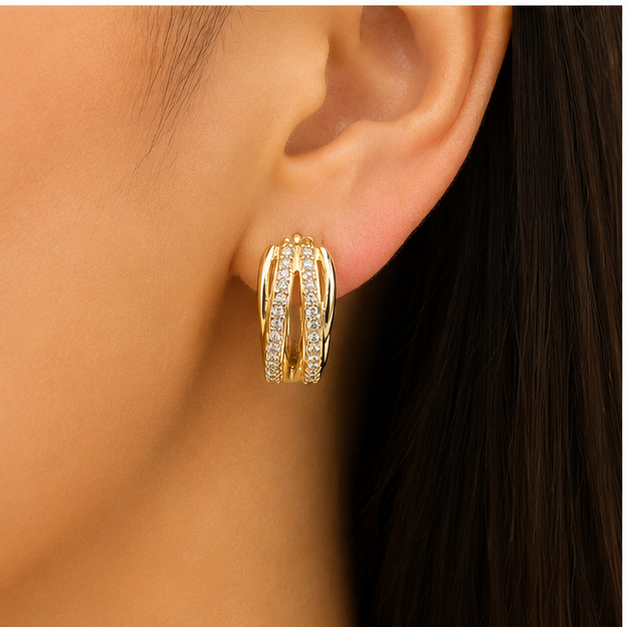 Arete Huggie Triple Línea con Zirconias Oro Laminado | Princess Magic