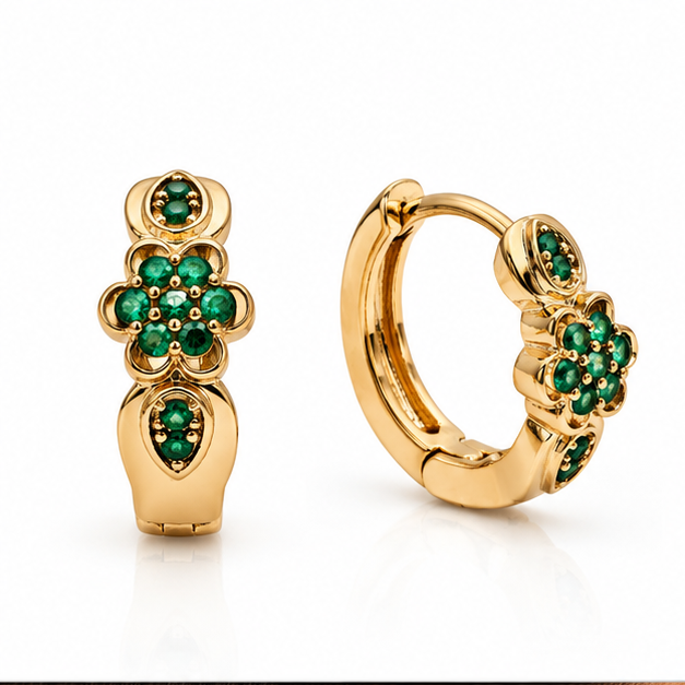 Aretes Huggie Baby Flor con Zirconias Verdes Oro Laminado 18K | Princess Magic