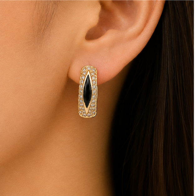 Arete Huggie con Zirconias y Esmalte Oro Laminado | Princess Magic