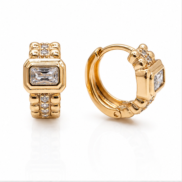 Aretes Huggie Rectangular con Zirconia Baguette Oro Laminado 18K | Princess Magic