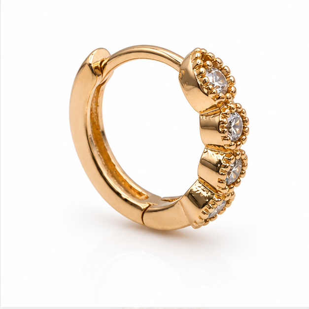 Aretes Huggie con Zirconias Redondas Oro Laminado 18K | Princess Magic