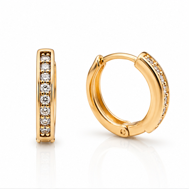 Aretes Huggie Clásicos con Zirconias Blancas Oro Laminado 18K | Princess Magic
