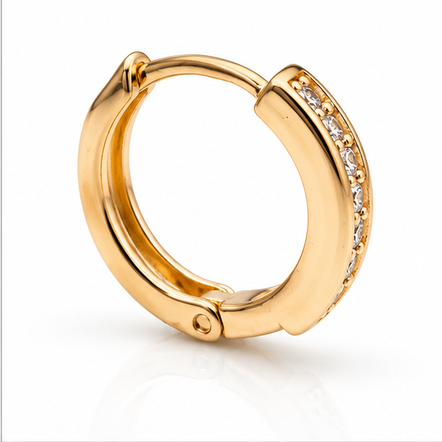 Aretes Huggie Clásicos con Zirconias Blancas Oro Laminado 18K | Princess Magic