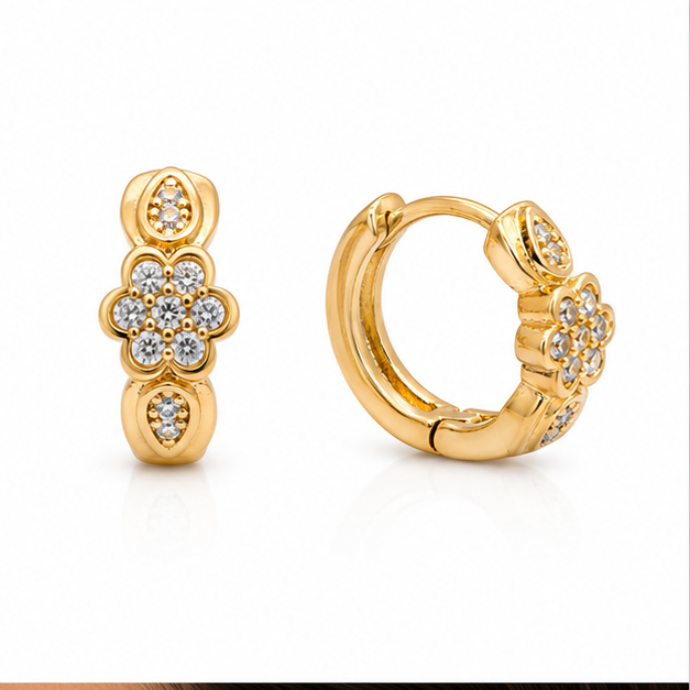 Aretes Huggie Baby Flor con Zirconias Oro Laminado 18K | Princess Magic