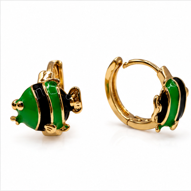 Arete Huggie Baby Pez Oro Laminado 18K Color Verde 🐠✨ | PrincessMagic