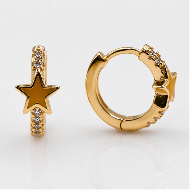 Arete Huggie Estrella con Zirconias | Oro Laminado 18K
