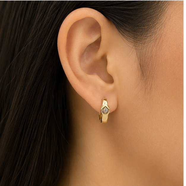 ✨ Arete Huggie Clásico con Zirconia Oro Laminado 18K | PrincessMagic