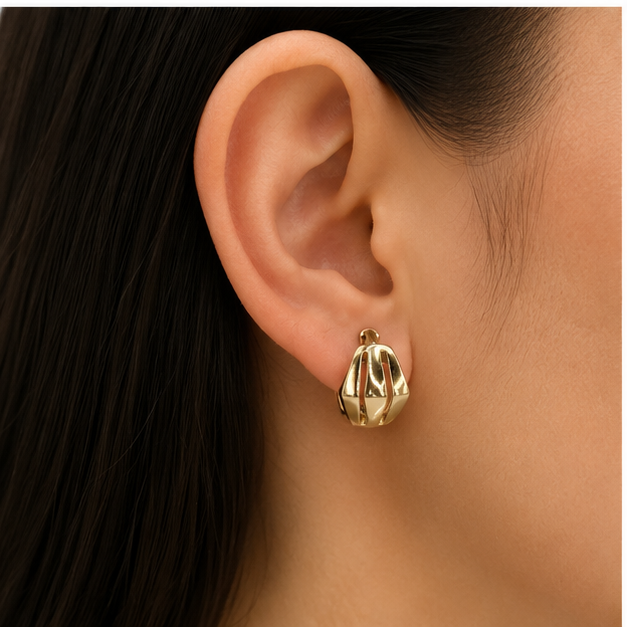 Arete Huggie Geométrico Oro Laminado 18K | PrincessMagic