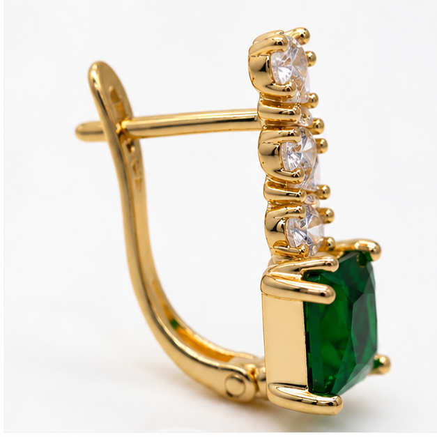 Arete Huggie Elegance Cuadrado de Oro Laminado 18K con Zirconias