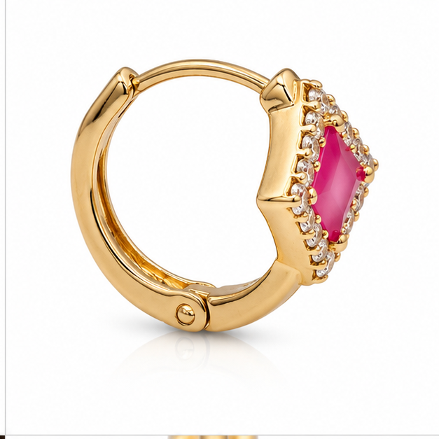 Aretes Huggie Cuadrados Rosa Neon con Zirconias Oro Laminado 18K | Princess Magic