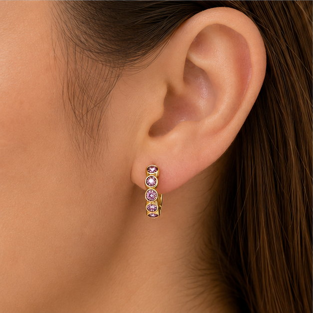 Aretes Huggie con Zirconias Rosa Oro Laminado 18K | Princess Magic