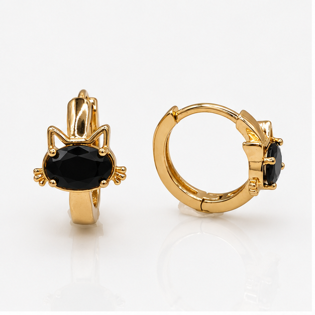 Arete Huggie Gato Negro | Oro Laminado