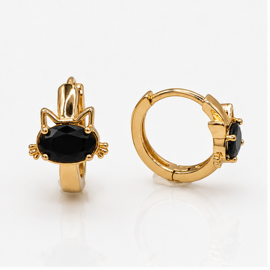 Arete Huggie Gato Negro | Oro Laminado