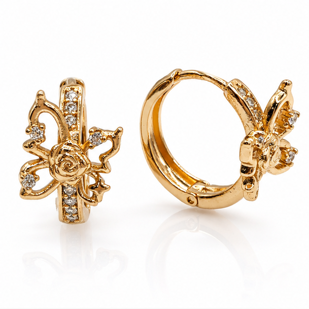 Aretes Huggie Mariposa con Zirconias Oro Laminado 18K | Princess Magic