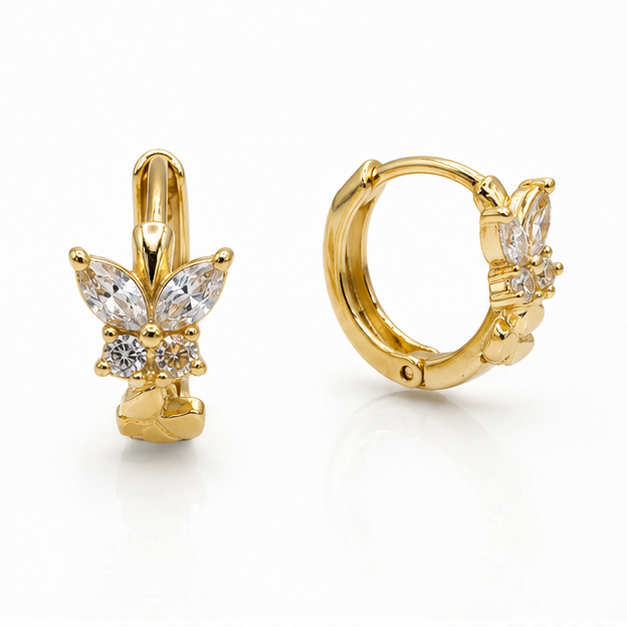 Arete Huggie Baby Mariposa con Zirconias | Oro Laminado
