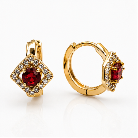 Arete Huggie Baby Cuadro con Zirconia Roja | Oro Laminado