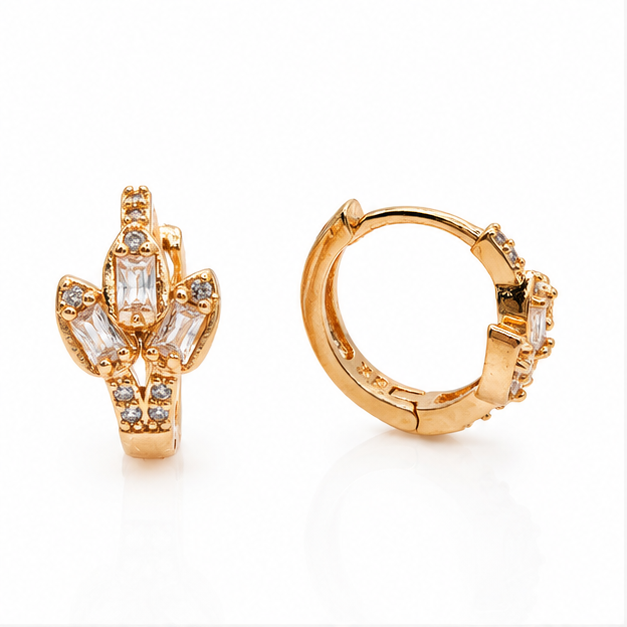 Aretes Huggie Flor de Zirconias Oro Laminado 18K | Princess Magic