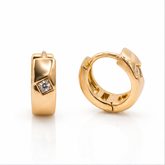 Aretes Huggie Minimalistas con Zirconia Cuadrada Oro Laminado 18K | Princess Magic