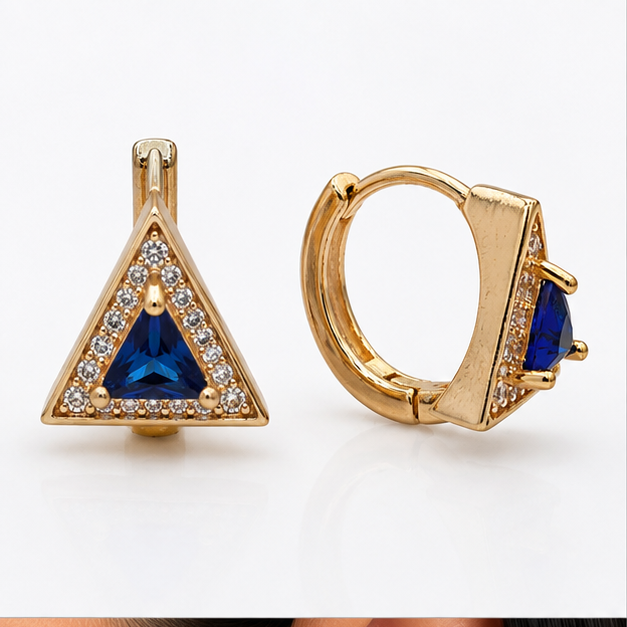 Arete Baby Triángulo con Zirconias Oro Laminado 18K | Princess Magic