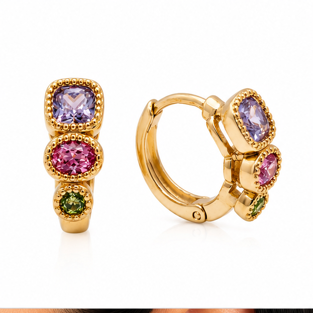 Arete Baby Triple Zirconia Geométrica Oro Laminado 18K | Princess Magic