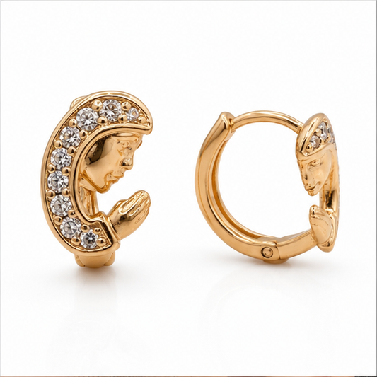 Aretes Huggie Virgen María con Zirconias Oro Laminado 18K | Princess Magic