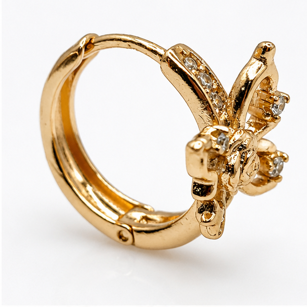 Aretes Huggie Mariposa con Zirconias Oro Laminado 18K | Princess Magic