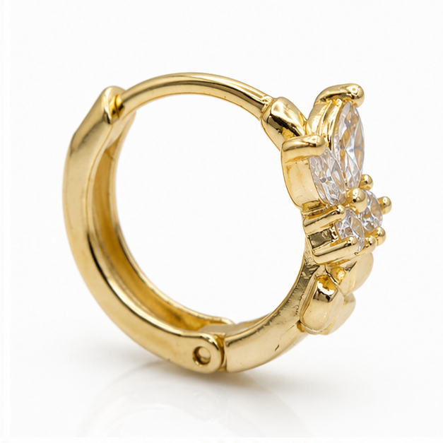 Arete Huggie Baby Mariposa con Zirconias | Oro Laminado