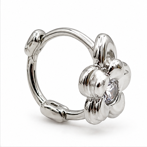Arete Huggie Baby Flor con Zirconia Central | Rodio Laminado