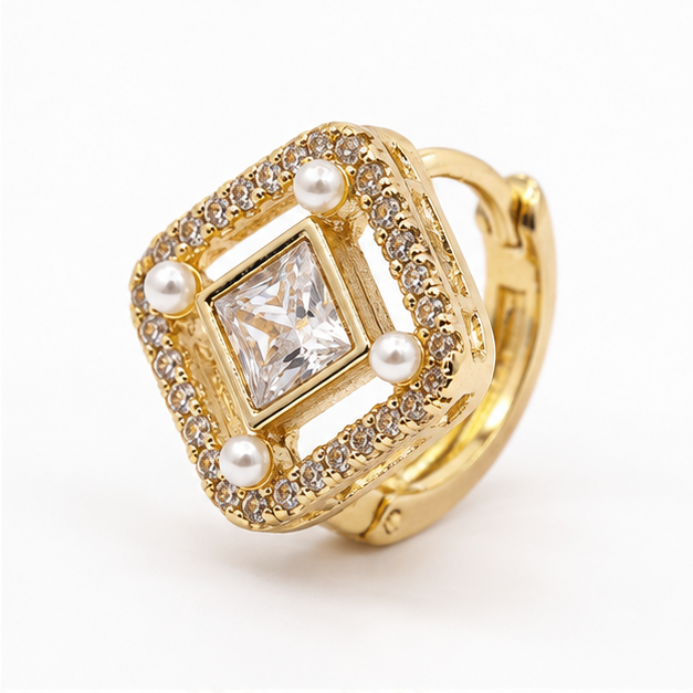 Arete Huggie Cuadrado con Zirconias y Perlas Oro Laminado | Princess Magic