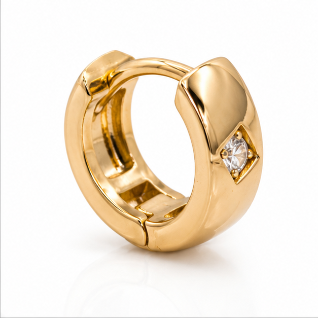 Aretes Huggie Minimalistas con Zirconia Cuadrada Oro Laminado 18K | Princess Magic