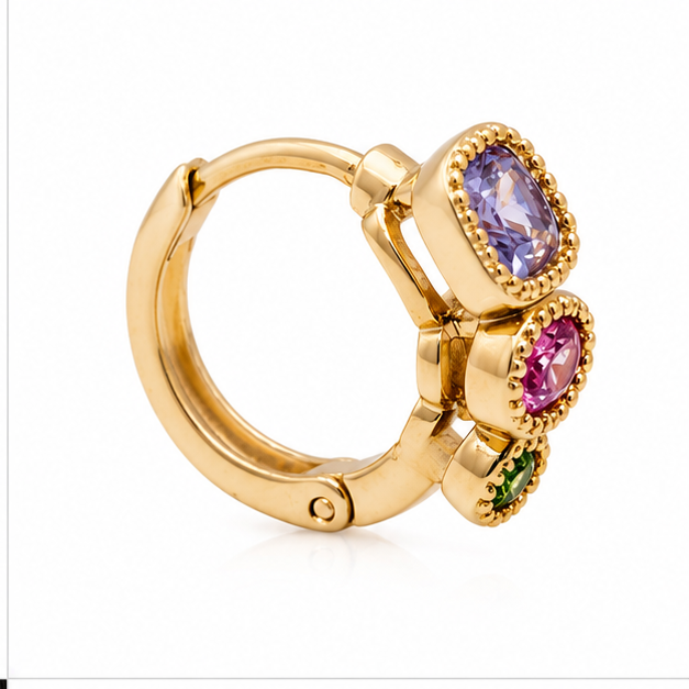 Arete Baby Triple Zirconia Geométrica Oro Laminado 18K | Princess Magic