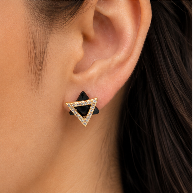 Arete Broquel Triángulo Negro con Zirconias | Oro Laminado