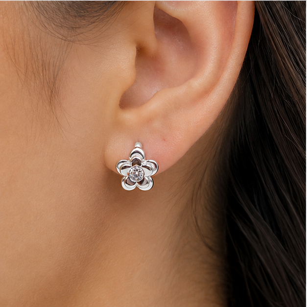 Arete Huggie Baby Flor con Zirconia Central | Rodio Laminado